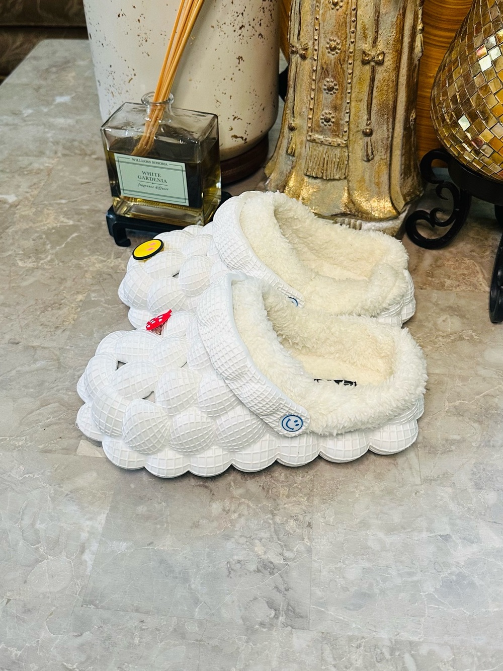 Wild Diva Lounge White Faux Fur Lined Slip-On Slippers Women’s US 6